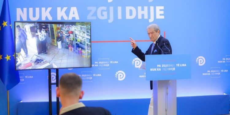 DENONCON Berisha: Tjetër “tren bullgar” në Elbasan. Gjithçka realizohet si nëpër filma, me gjakftohtësi