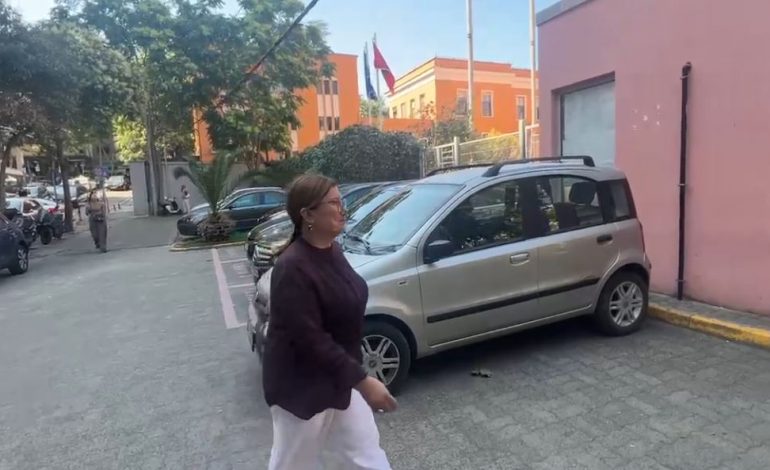 PAMJET/ Kryebashkiakja e Roskovecit, Majlinda Bufi paraqitet në SPAK