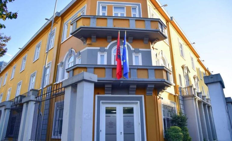 SOT PROVIMI I FUNDIT I MATURËS/ Ministria e Arsimit reagon pas publikimit të testit: Përjashtohet një maturant në Durrës, masa edhe ndaj…