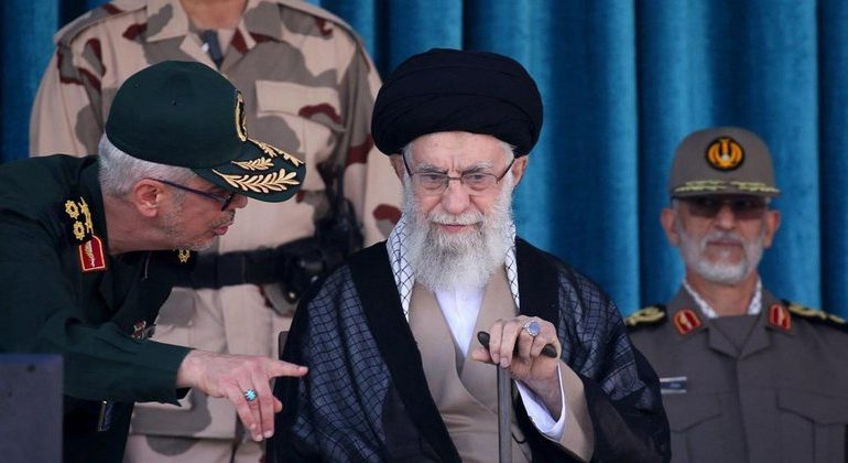 KËRCËNIMI: 007 amerikane i dërguan sms Khameneit me koordinatat e vendstrehimit të tij