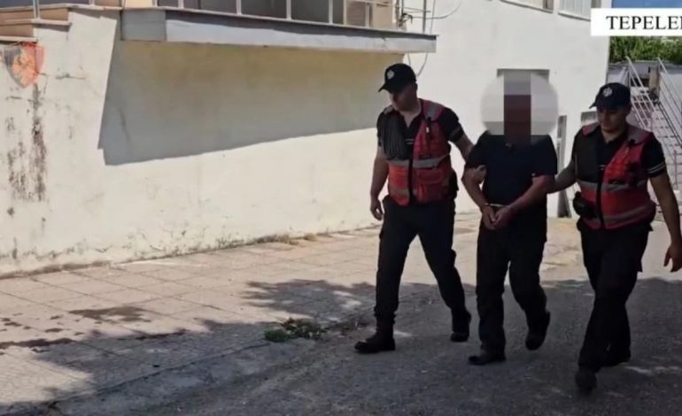 E PËSOJNË KEQ/ Kishin mbjellë 194 bimë narkotike pranë banesës së tyre, arrestohen babë e bir në Tepelenë