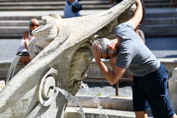 VALA E TË NXEHTIT PUSHTON EVROPËN/ Alarme të kuqe në disa shtete, temperatura mbi 40°C dhe frikë nga zjarret