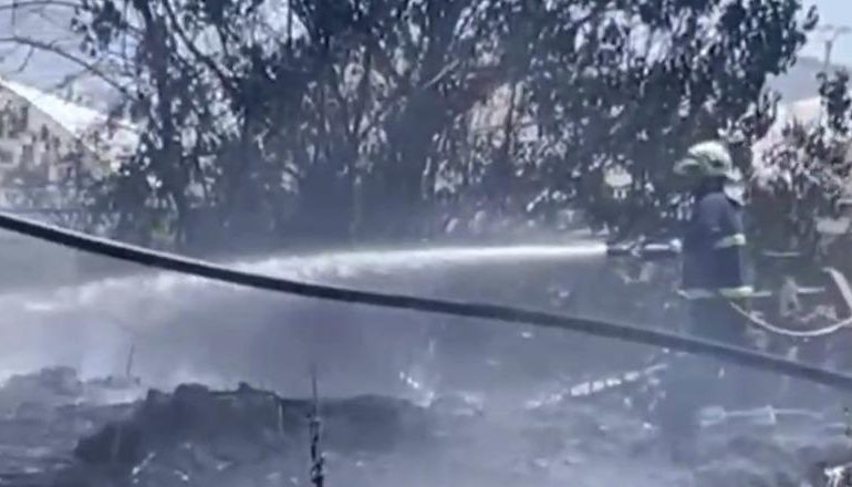 PUSI I NAFTËS NË KUÇOVË PËRFSHIHET NGA FLAKËT/ Detajet: Shkak i zjarrit temperaturat e larta