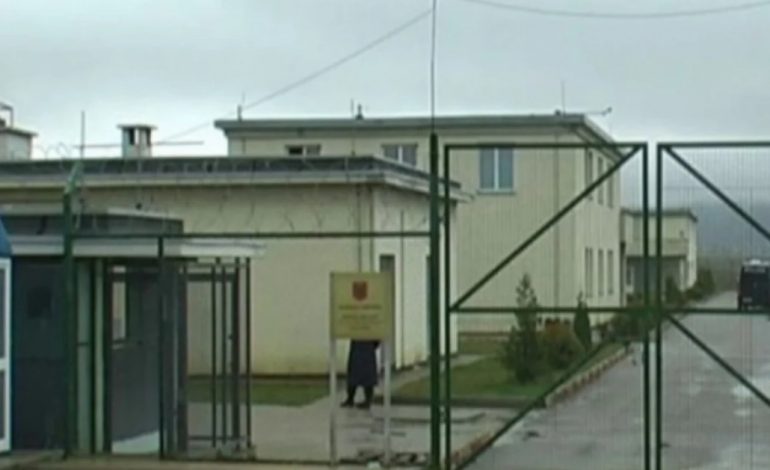 E PËSON KEQ/ Dyshohet se fuste drogë në burg, arrestohet polici në Drenovë