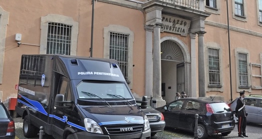 “PO VIJ ME PAKETË…”/ Grupi përdorte kode sekrete! Si u kap droga në parkingun në Milano