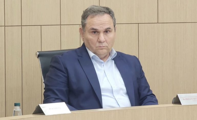 TENSIONE NË KAS/ Përfaqësuesi ligjor i PD kërkon përjashtimin e Ilir Rusmailit nga Komisioni