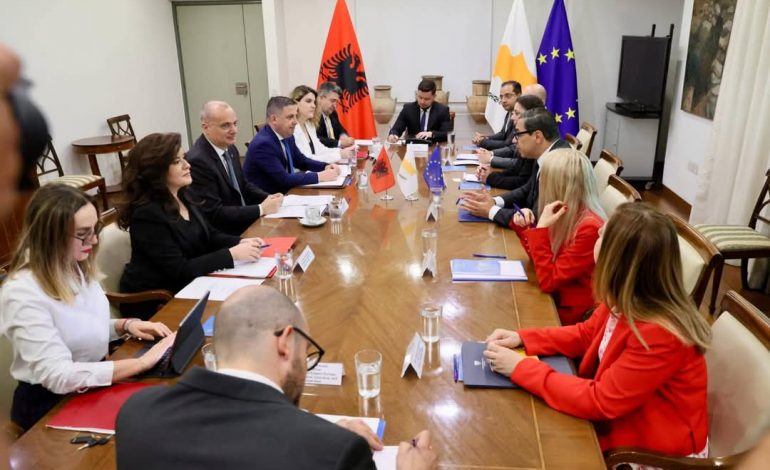VIZITË ZYRTARE NË QIPRO/ Ministri Hasani: Koha për të intensifikuar dialogun politik dhe bashkëpunimin ekonomik