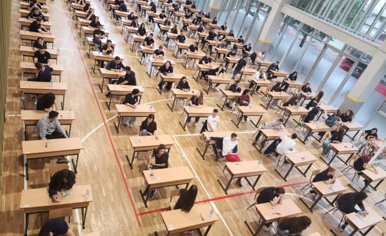 SOT PROVIMINI PARË I MATURËS SHTETËRORE/ 27 mijë maturantë testohen te Gjuha e Huaj