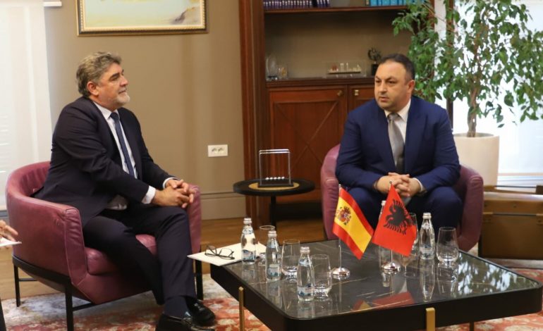 MINISTRI HOXHA PRET AMBASADORIN E SPANJËS/ Propozime konkrete për thellimin e bashkëpunimit në fushën e sigurisë