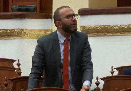 KUVEND/ Opozita kërkon ndërprerjen e seancës plenare, Bardhi-Spiropalit: Nuk mund të nisë pa kuorumin minimal prej 70 deputetësh