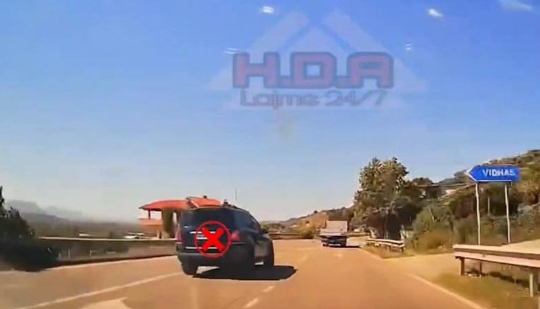 U NDODH AJO QË NUK E PRISNIN/ Rrugorja gjobit me 13 mijë lekë dy shoferët ‘rebelë’ për parakalim dhe ndalim në krahun e gabuar