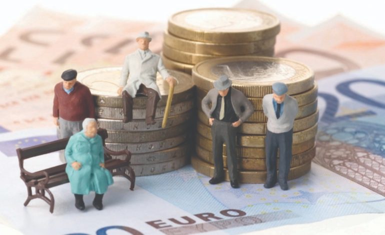 SHIFRAT/ Plani i qeverisë: Ja sa do rriten pensionet! Ndihmë të veçantë për të moshuarit e vetmuar