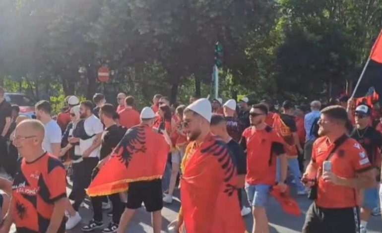 NË TIRANË BËHET FESTË/ Muzikë dhe valle në prag të sfidës së shumëpritur mes Shqipërisë dhe Serbisë