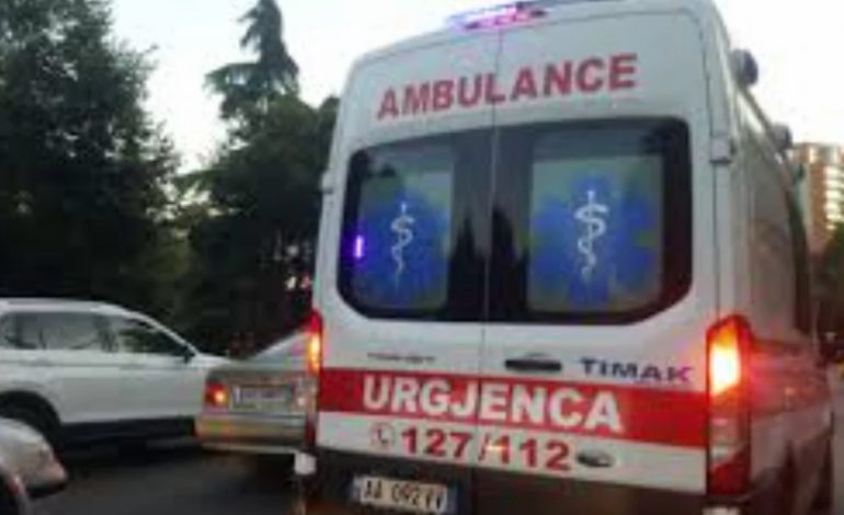 E RËNDË/ Vetëplagoset aksidentalisht me armë 57-vjeçari në Postribë, transportohet në spital