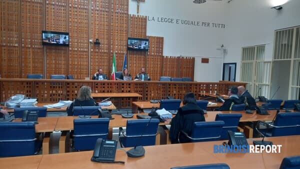 U ARRESTUAN PËR TRAFIK NDËRKOMBËTAR DROGE/ Prokuroria italiane kërkon 36 vjet burg për tre shqiptarët e një grupi të strukturuar (EMRAT)