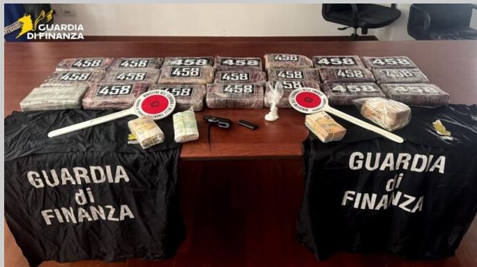 KAPET ME 25 KILOGRAM KOKAINË/ Arrestohet shqiptari në Itali. Sekuestrohen armë e para cash
