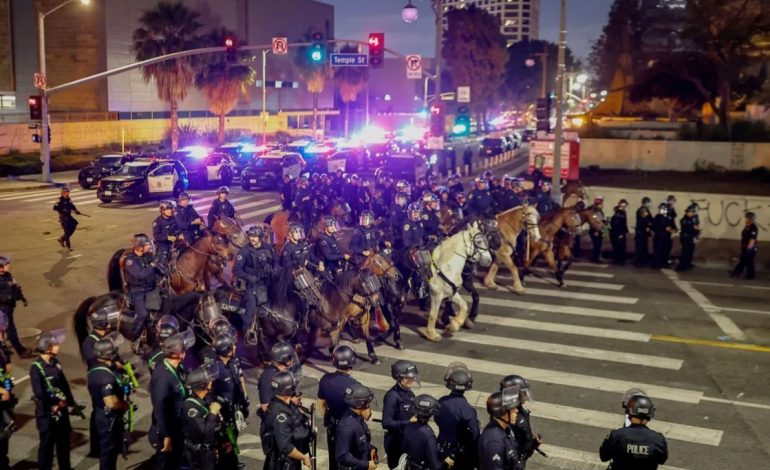 PROTESTA MASIVE NË LOS ANGELOS/ Vendi i kufizuar me orë policore! Aksion arrestimesh masive