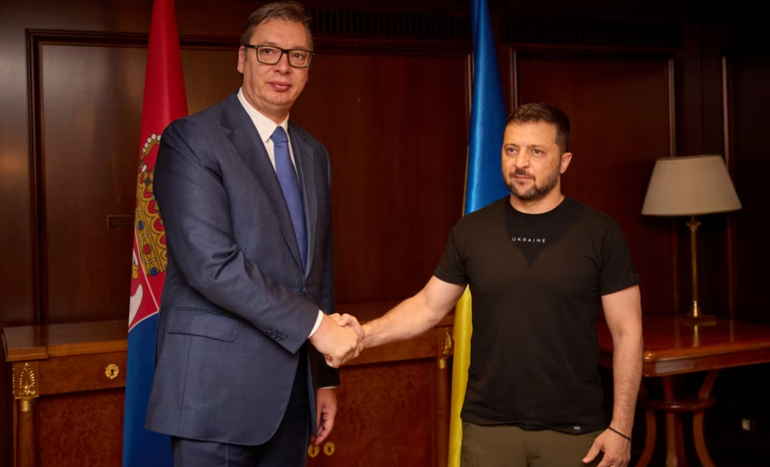 VUÇIÇ VIZITON PËR HERË TË PARË UKRAINËN/ Moska kërcënon Serbinë