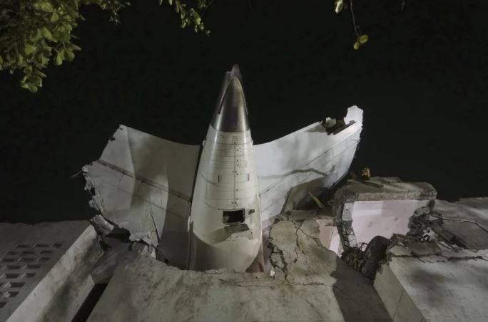 TRAGJEDIA NË INDI/ Eksperti i aviacionit hedh dyshime: Pse goma e uljes ishte ende jashtë aeroplanit?