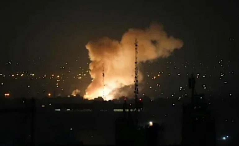 PËRSHKALLËZOHEN TENSIONET/ Ushtria izraelite: Irani ka lëshuar qindra raketa drejt Izraelit