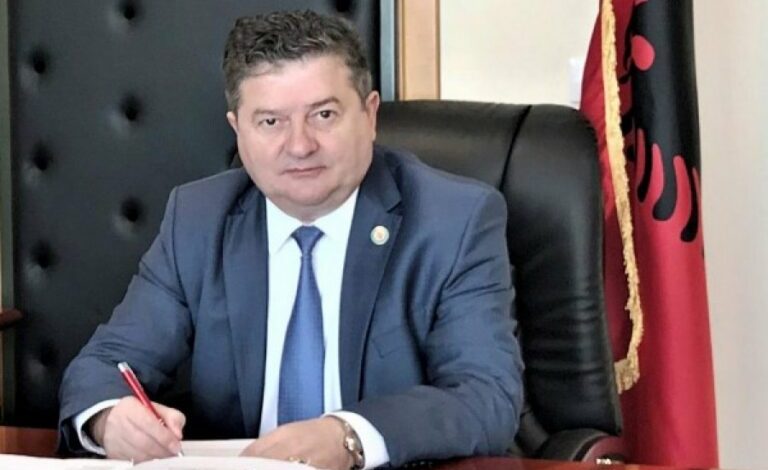 PËRFITOI NGA FONDET DHE PUNËSOI FAMILJARË/ Arrestohet ish-Presidenti i Urdhrit të Stomatologut