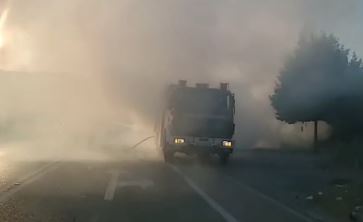 PËRFSHIHET NGA FLAKËT MAKINA NË TEPELENË/ Çfarë ndodhi me çiftin dhe dy fëmijët e vegjël