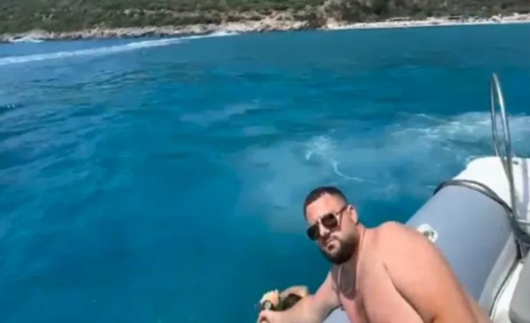 PLAGOSI TURISTIN GJERMAN NË GJIPE/ Gjykata liron nga qelia drejtuesin e gomones