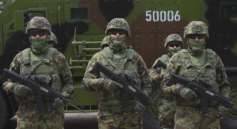 “PARADË ME ARMË QË NUK I KENI PARË KURRË”/ Vuçiç sfidon NATO: Nëse mendoni se jemi pre e lehtë, e keni gabim