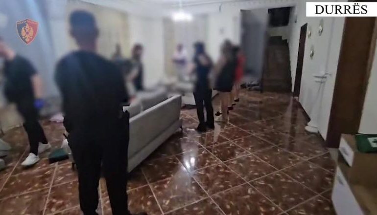 MORËN VILËN ME QERA DHE E KTHYEN NË FOLE PROSTITUCIONI NË DURRËS/ 4 kineze në pranga. Në kërkim tutorja angleze