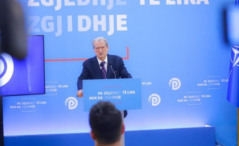 THIRRJE DEPUTETËVE SOCIALISTË/ Berisha: Dorëzoni mandatet, nuk ka vend për ju në Parlament
