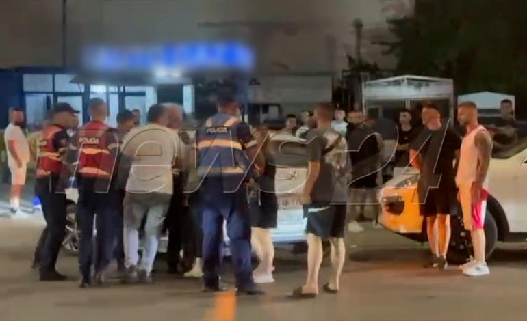 VIDEOLAJM/ I shkoi ish-gruas pranë banesës në Astir, konfliktohet me grushta me disa persona familjarë të saj