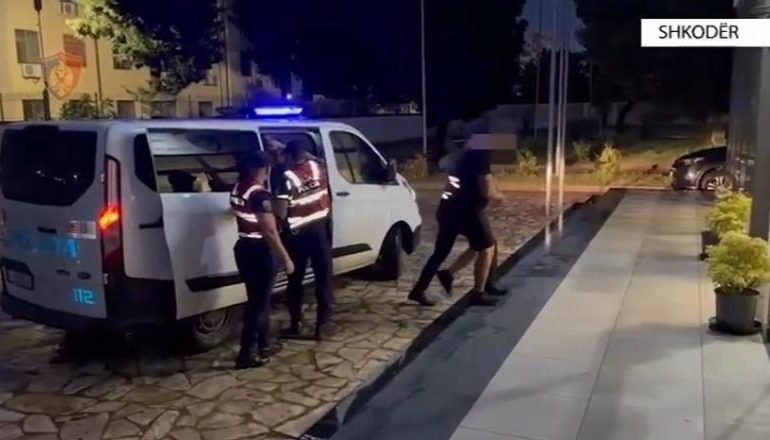 E PËSOJNË KEQ/ Në kërkim për kultivim kanabisi, pranga dy vëllezërve në Shkodër