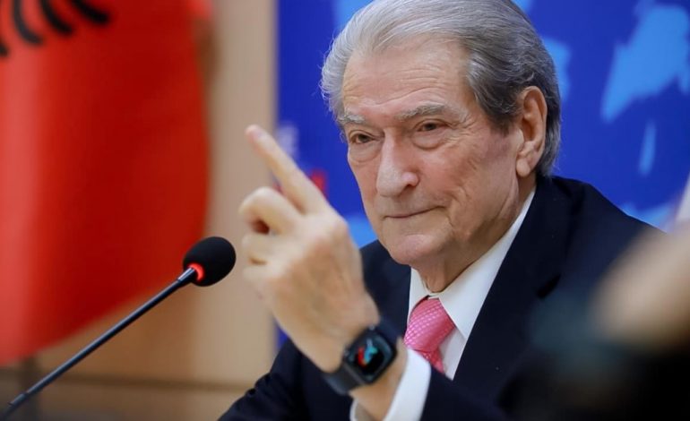 “THIRRJE PËR IRANIANËT TË PËRMBYSIN…”/ Berisha reagon për sulmet e SHBA: U asgjësua de facto…