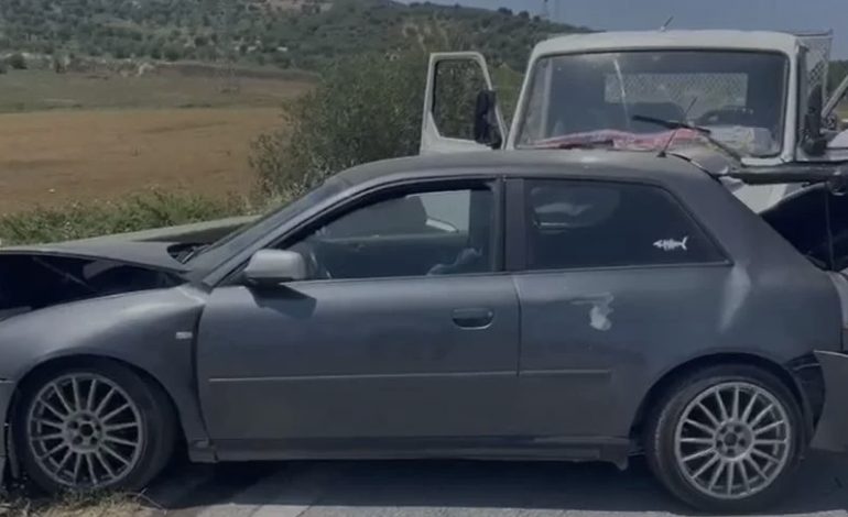 AKSIDENT I RËNDË NË VLORË/ Automjeti përplaset me kamionçinën, ka të plagosur
