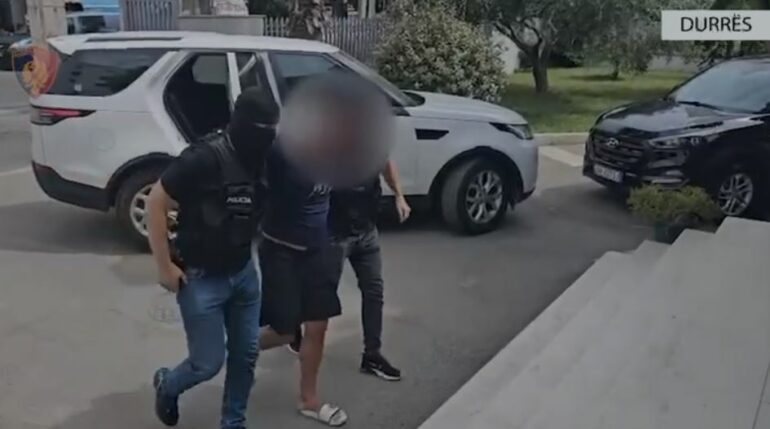 EMRI/ Në kërkim ndërkombëtar për trafik droge, arrestohet 39-vjeçari në Durrës, pritet ekstradimi drejt Italisë