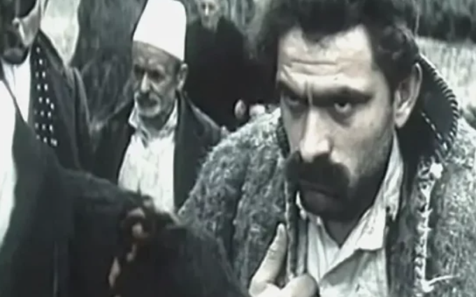 DOSSIER/ “Sa herë shikoj filmin ‘Njeriu me Top’, me skenar të Dritëro Agollit, më kujtohet italiani…” Dëshmia e rrallë e publicistit të njohur