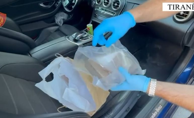 EMRAT/ Furnizonin me drogë spaçatorët, dy të arrestuar në Tiranë, sekuestrohen 1.2 kg kokainë