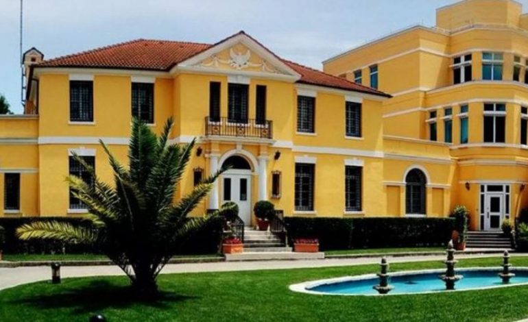 THIRRJE QYTETARËVE/ Ambasada amerikane: Përdorimi i vizës turistike për të lindur në SHBA mund të çojë në refuzimin e vizës