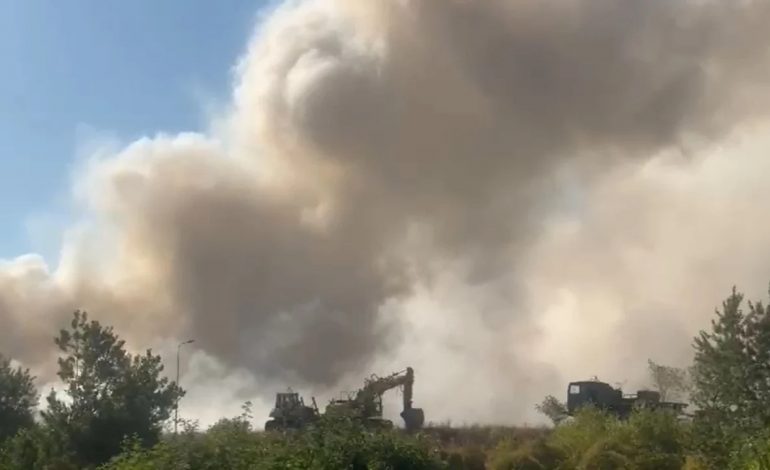 VIHET NËN KONTROLL ZJARRI NË LANDFILLIN E ELBASANIT/ Tymi toksik mbulon qytetin dhe fshatrat përreth