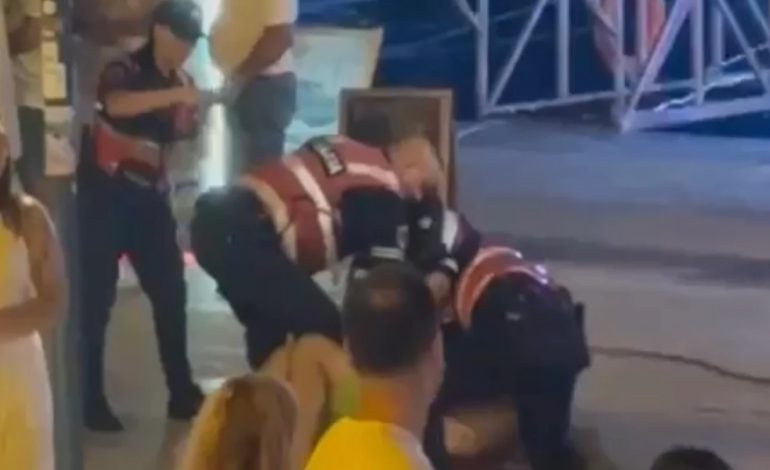 PANIK NË SARANDË/ Turisti nxjerr thikën dhe terrorizon pushuesit e tjerë
