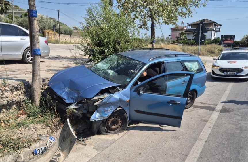 FOTOLAJM/ Aksident në aksin Sarandë–Delvinë. Përplasen dy makina, 4 të plagosur