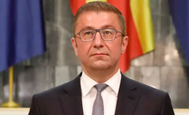 MË SHUMË VDEKJE SESA LINDJE/ Ndizet debati në Maqedoninë e Veriut, kryeministri propozon taksë për beqarët