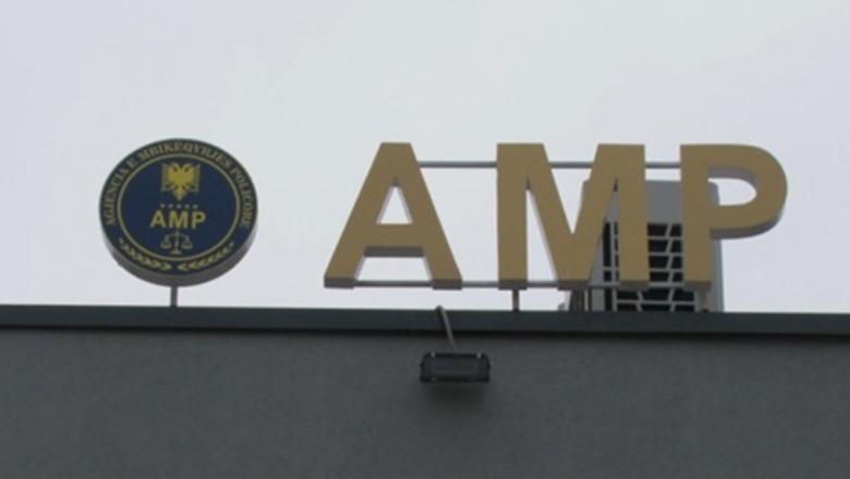 JEPTE PARA ME FAJDE MË PAS KËRCËNONTE…/ AMP arreston nënkomisarin në Elbasan, i sekuestrohen 5 automjete (EMRI)