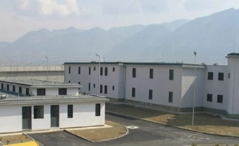 EMRAT/ Shkarkimi i zyrtarëve të burgut të Drenovës, ja kush janë drejtuesit e rinj