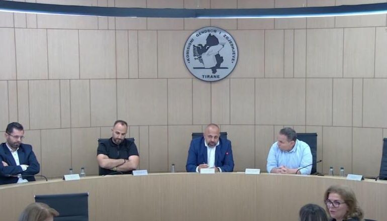 RINUMËRIMI U MBYLL/ Pritet certifikimi i rezultateve të Tiranës, Elbasanit, Fierit e Durrësit! KAS vendos sot për vlefshmërinë e zgjedhjeve në 4 qarqet