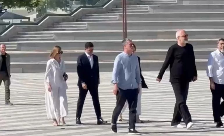 PAS “VALËS” SË DORËHEQJEVE/ Rama mbërrin sërish në bashkinë e Vlorës