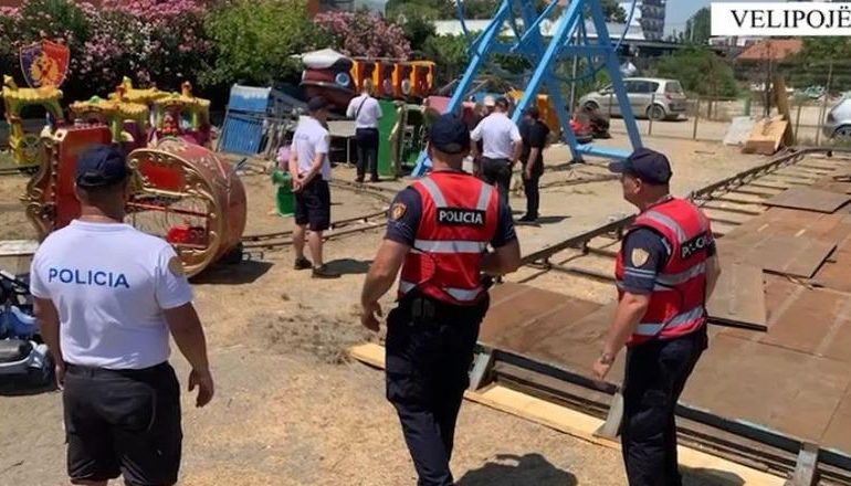 ZAPTUAN HAPËSIRAT PUBLIKE NË VELIPOJË/ Policia aksion për lirimin e tyre! Dy persona nën hetim