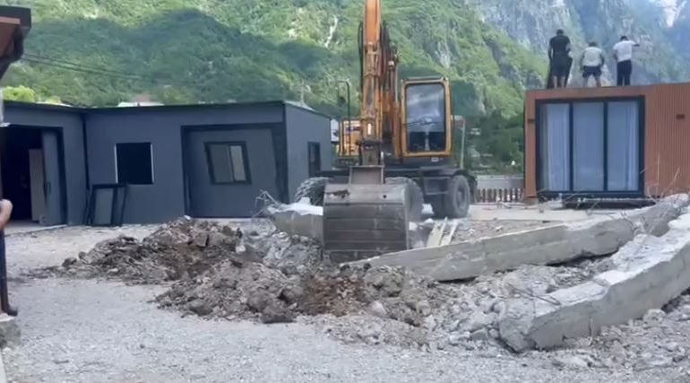 NDËRTIMI PA LEJE NË THETH/ Rama denoncon prokuroren: Elsa Gjeli nuk nisi hetim për ndërtim pa leje