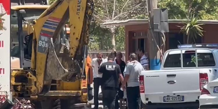 LIRIMI I HAPËSIRAVE PUBLIKE/ Nis aksioni edhe në Durrës