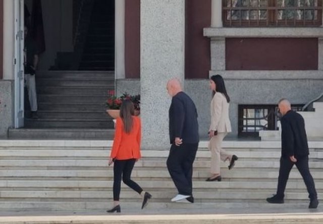 PAS VLORËS DHE FIERIT/ Rama kërkon dorëheqjen e të gjithë drejtorëve të bashkisë së Durrësit